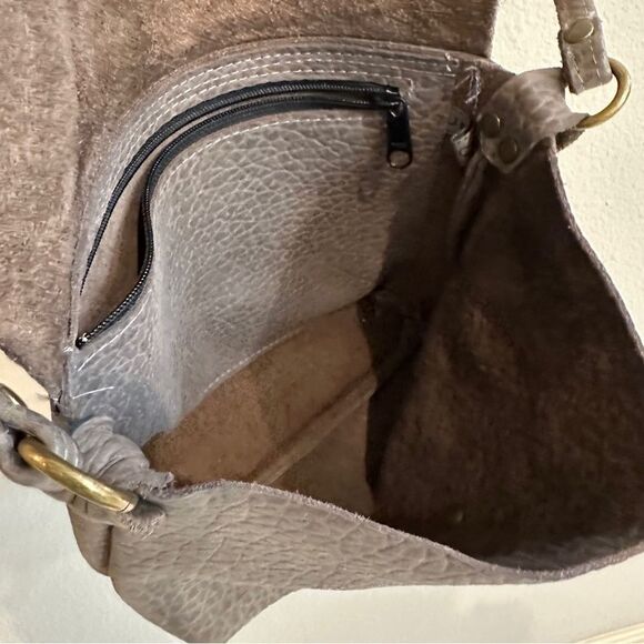 Jess Conti | handmade pebbled leather soft stone flap bag crossbody - Picture 8 of 16